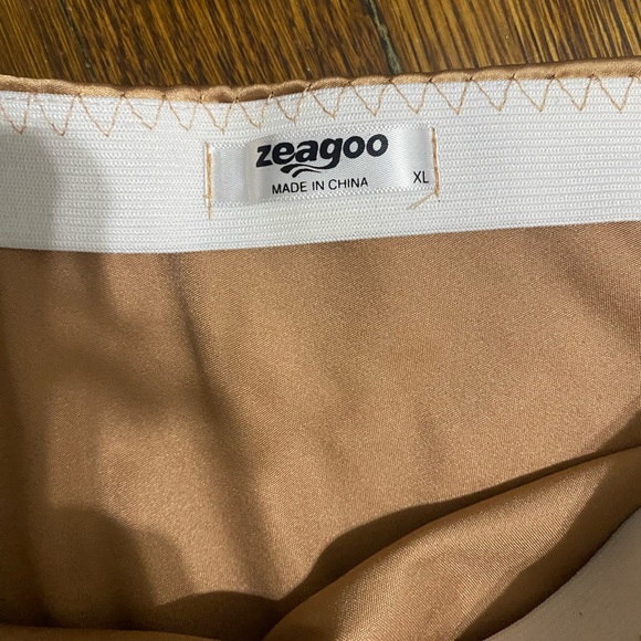 Gold satin midi skirt - Picture 2 of 3